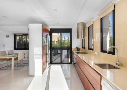 Resale · Villa · Orihuela Costa