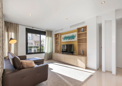 Resale · Villa · Orihuela Costa