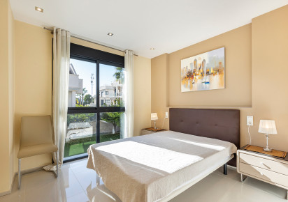 Resale · Villa · Orihuela Costa