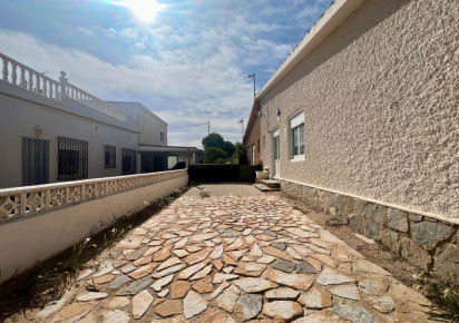 Resale · Villa / Semi detached · La Mata