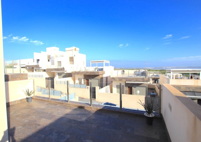 Resale · Villa · Villamartin