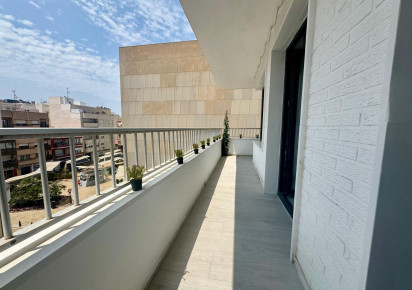 Reventa · APARTAMENTO · Torrevieja · CLUB NAUTICO TORREVIEJA