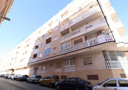 Reventa · APARTAMENTO · Torrevieja