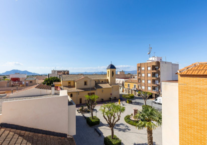 Reventa · Apartment · Daya Nueva