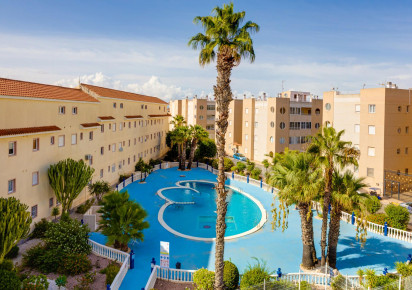 Reventa · Apartment · Torrevieja · San Luis