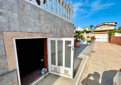 Reventa · - VILLA · Orihuela · Los Balcones