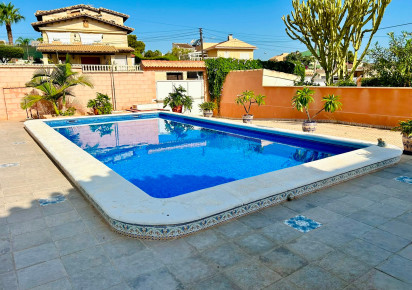 Reventa · - VILLA · Orihuela · Los Balcones