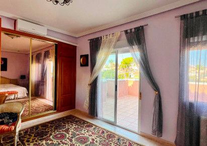 Reventa · - VILLA · Orihuela · Los Balcones