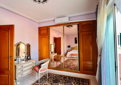 Reventa · - VILLA · Orihuela · Los Balcones