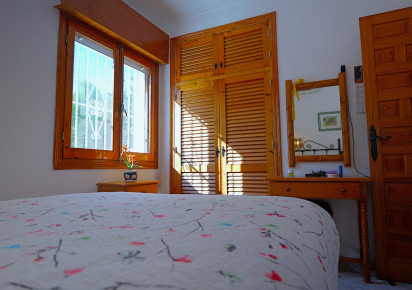 Reventa · Villa · Torrevieja · Urbanización San Luis