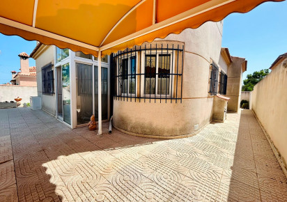 Reventa · - VILLA · Torrevieja · Urbanización San Luis