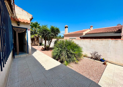 Reventa · - VILLA · Torrevieja · Urbanización San Luis