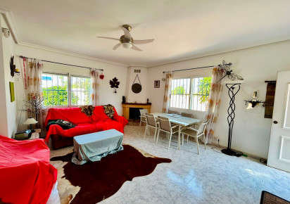 Reventa · - VILLA · Torrevieja · Urbanización San Luis