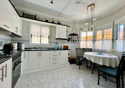Reventa · - VILLA · Torrevieja · Urbanización San Luis