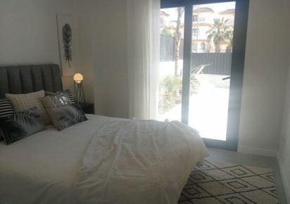 Rynek pierwotny · Villas · La Marina · La marina