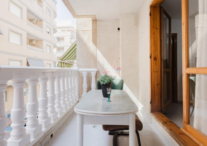 Rynek wtórny · APARTAMENTO · Torrevieja · Playa de La Acequion