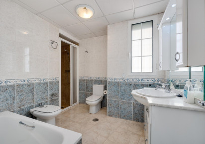 Rynek wtórny · APARTAMENTO · Torrevieja · Playa del Acequión