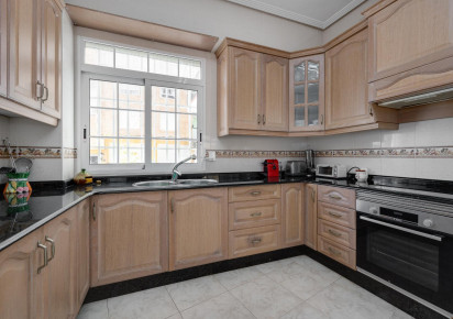 Rynek wtórny · APARTAMENTO · Torrevieja · Playa del Acequión