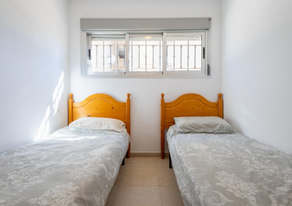 Rynek wtórny · APARTAMENTO · Torrevieja · Punta Prima