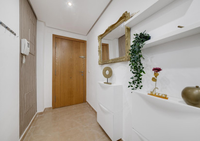 Rynek wtórny · APARTAMENTO · Torrevieja · Villa Madrid