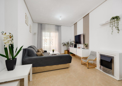 Rynek wtórny · APARTAMENTO · Torrevieja · Villa Madrid