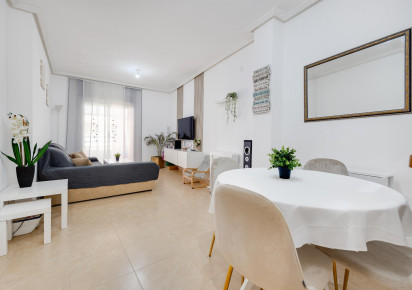 Rynek wtórny · APARTAMENTO · Torrevieja · Villa Madrid