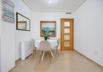 Rynek wtórny · APARTAMENTO · Torrevieja · Villa Madrid