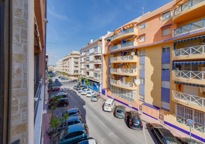 Rynek wtórny · APARTAMENTO · Torrevieja · Villa Madrid