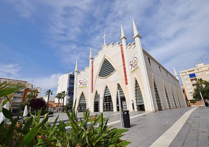 Rynek wtórny · Land · Torrevieja · Paseo de Torrevieja