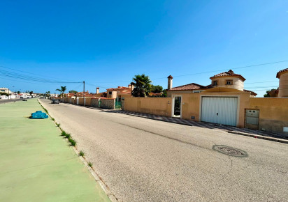 Rynek wtórny · - VILLA · Torrevieja · Urbanización San Luis