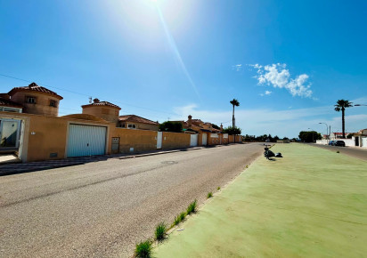Rynek wtórny · - VILLA · Torrevieja · Urbanización San Luis