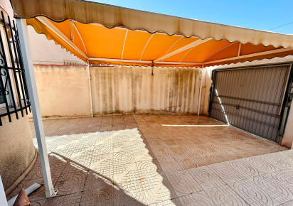 Rynek wtórny · - VILLA · Torrevieja · Urbanización San Luis