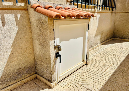 Rynek wtórny · - VILLA · Torrevieja · Urbanización San Luis