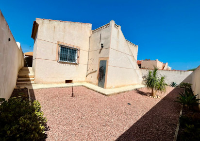 Rynek wtórny · - VILLA · Torrevieja · Urbanización San Luis