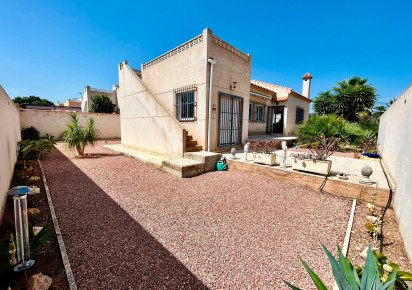 Rynek wtórny · - VILLA · Torrevieja · Urbanización San Luis