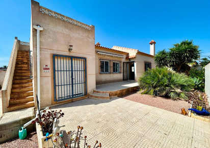 Rynek wtórny · - VILLA · Torrevieja · Urbanización San Luis