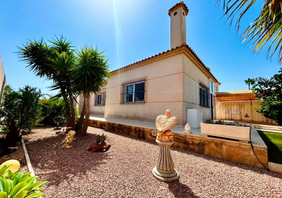 Rynek wtórny · - VILLA · Torrevieja · Urbanización San Luis