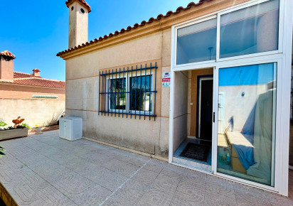 Rynek wtórny · - VILLA · Torrevieja · Urbanización San Luis