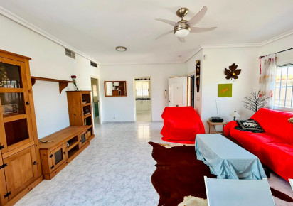 Rynek wtórny · - VILLA · Torrevieja · Urbanización San Luis