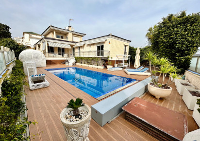 Sale · Chalet · Torrevieja · La mata