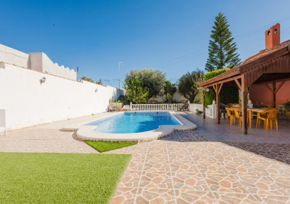 Sale · Chalet · Torrevieja · LA SIESTA