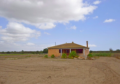 Sale · Country house · Dolores · dolores