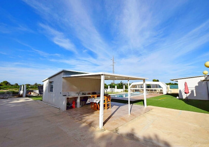 Sale · Country house · Rojales