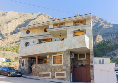 Sale · detached house · Redován