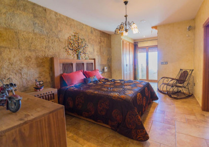 Sale · detached house · Redován