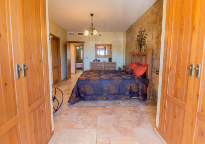 Sale · detached house · Redován