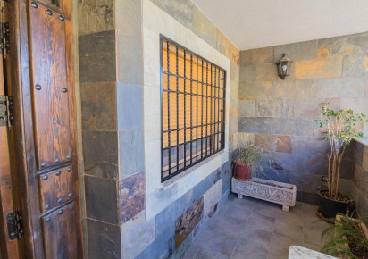 Sale · detached house · Redován