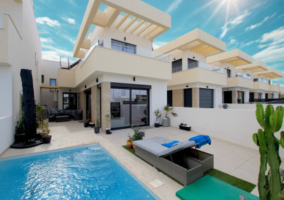 Sale · Villa · Los Montesinos - La Herrada