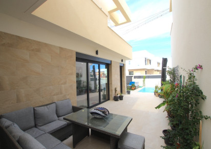 Sale · Villa · Los Montesinos - La Herrada