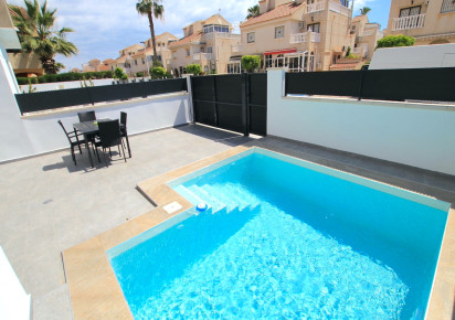 Sale · Villa · Torrevieja - El Hondo